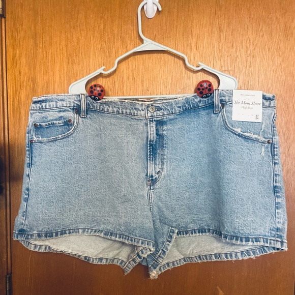 NWT Abercrombie and Fitch- High Rise Mom Short- Size 37/24 - Picture 10 of 10